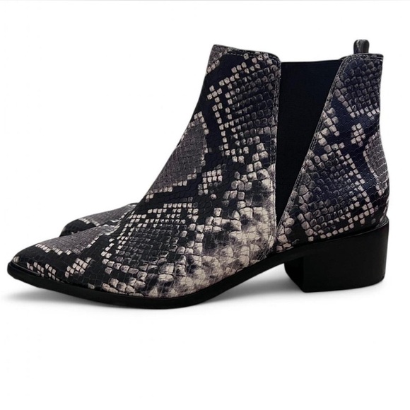 Marc Fisher Snakeskin Ankle Booties | Pointed Toe Western Chic 8.5 - Picture 3 of 4